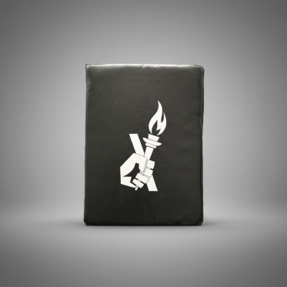 Bouclier de Frappe Brave Art – PU Noir, Polyvalence & Résistance