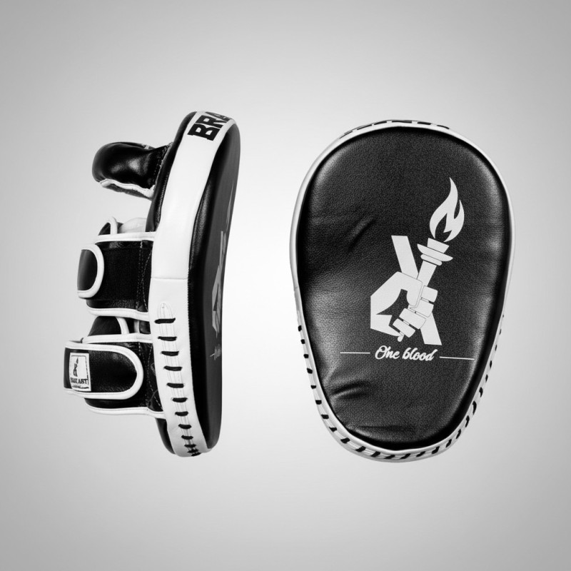 Grandes Pattes d’Ours Brave Art – Cuir Noir, Puissance et Précision