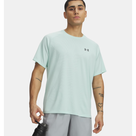 UA Tech™ Textured Men 1382796 | Lightweight, Fast-Drying & 90% Recycled